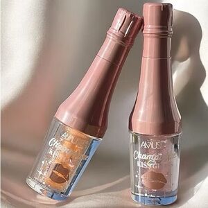 One (1) Champagne Kiss Lip Gloss